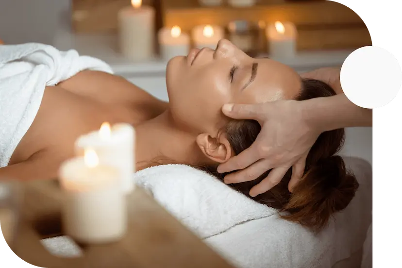 Woman-at-the-spa-having-a-massage-in-a-calm-and-serene-environment