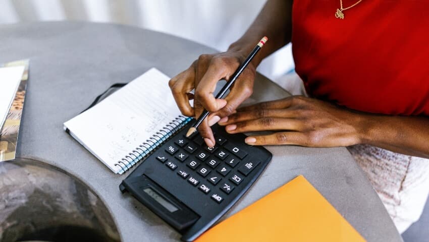 is professional liability insurance tax deductible