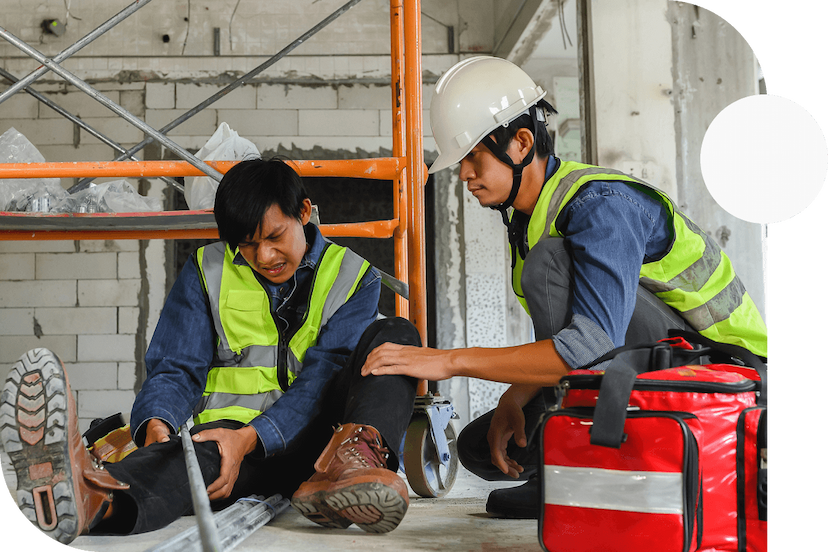 First-aid-practitioner-assisting-an-injured-construction-worker