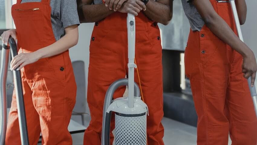 how to get cleaning contracts